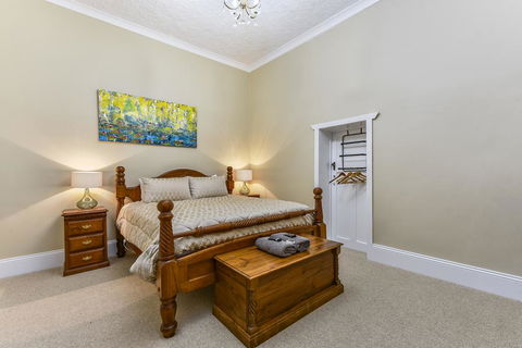 The Jazz B&B - Dentist Find 3