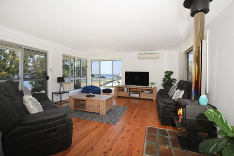 The Jetty At Culburra Beach - Pet Friendly Waterfront - Dentist Find 1