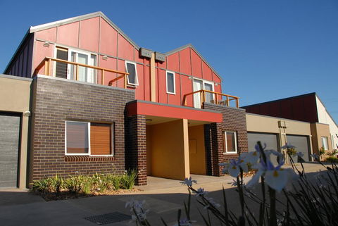 The Lakes Apartments - Dentist Find 0