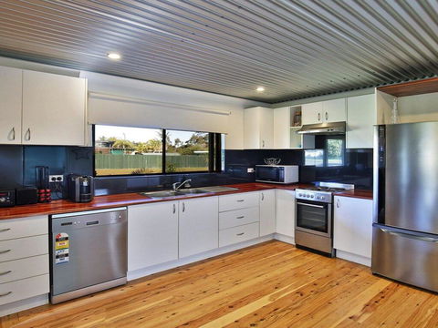 The Lobster Pot - Great Outdoor Eating Area - Dentist Search 2