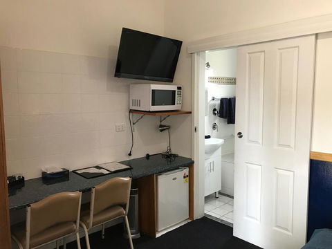 The Lodge Outback Motel - Dentist Find 2