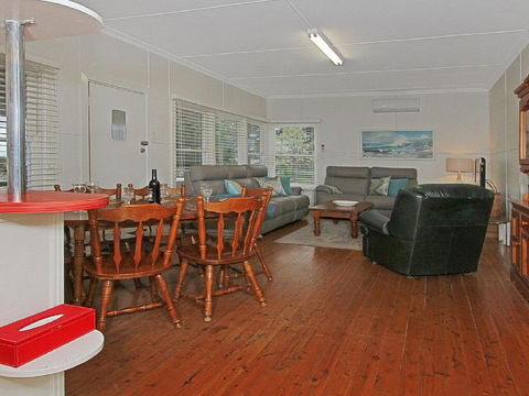 The Marlin - A Gem Close To Rock Pools - Dentist Search 3