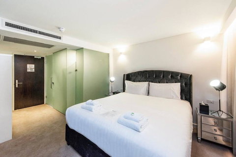 The Nest - Hollywood Style Space With Roof Terrace - Dentist Find 2