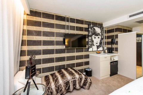 The Nest - Hollywood Style Space With Roof Terrace - Dentist Find 1