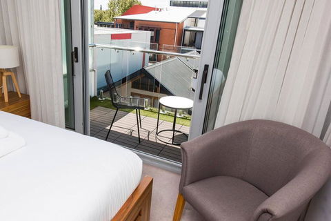 The Nest - Modern Room In Northbridge With Roof Terrace - Dentist Find 1