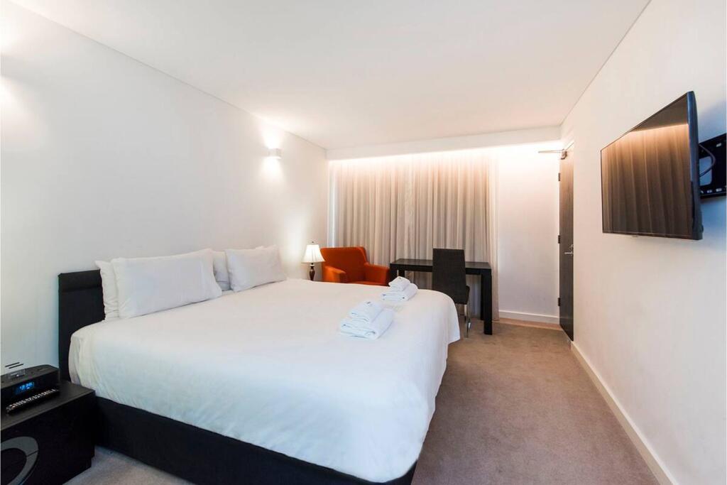 The Nest - Spacious Studio on Newcastle St with Roof Terrace