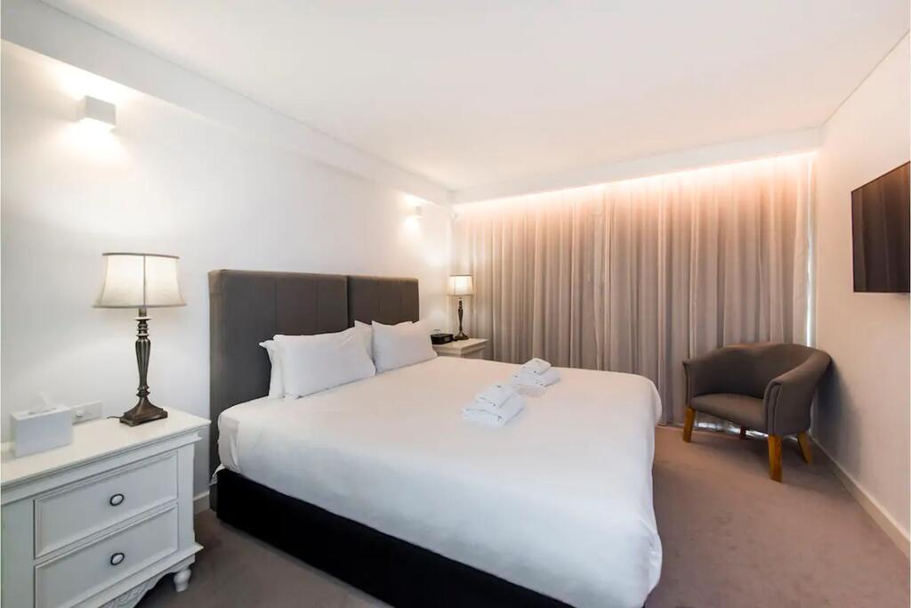The Nest - Stylish Modern Room with Rooftop Terrace