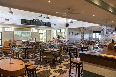 The Oaks Hotel - Dentists Australia 1