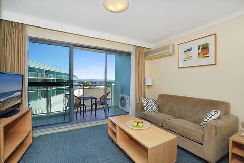 The Oaks Waterfront Resort, Unit 414 - Dentist Find 2