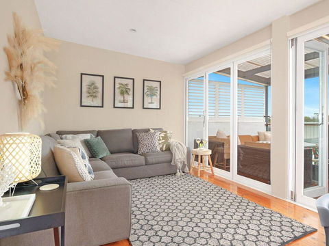 The Old Bottleshop - Waterfront, Pool Table And More - Dentist Find 2