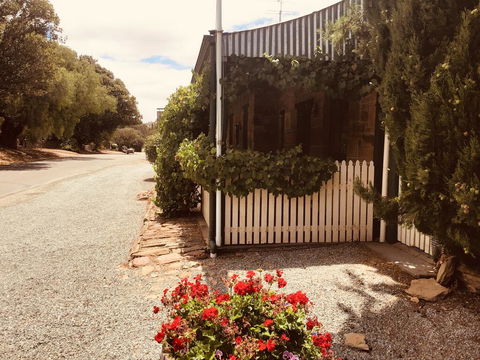 The Olde Devonshire House - Dentist Find 0