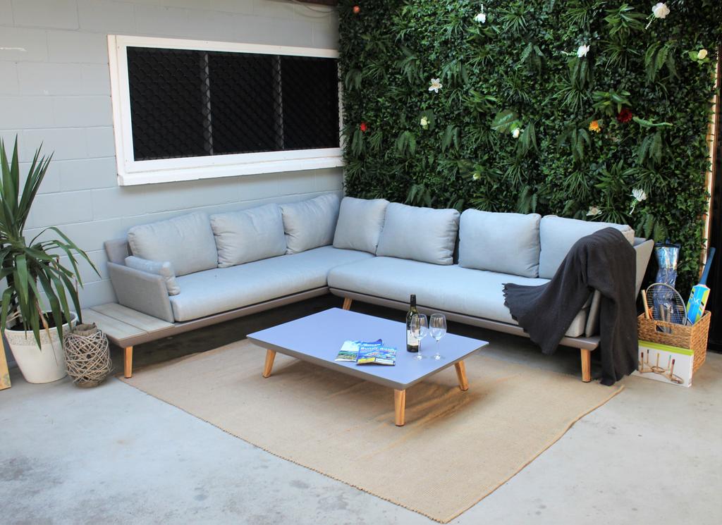 The Ole Gumtree - Kookaburras Nest