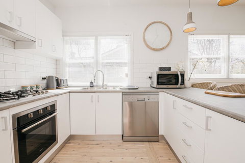 The Palms - Stylish, Modern And Cute As A Button - Dentist Find 3