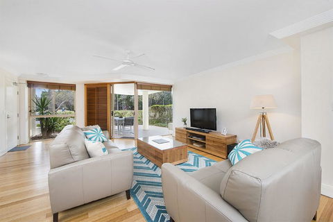 The Palms 1 @ Clarkes Beach - Dentist Find 0