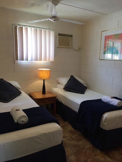 The Palms At Palm Cove - Dentist Find 3