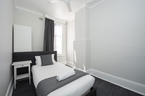 The Parade Hotel - Dentists Australia 1