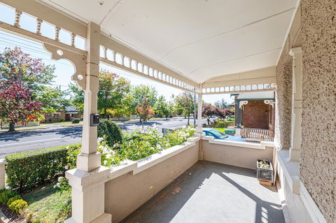 The Pearl On Prince  Stylish Cottage, CBD, Wifi - Dentist Find 3