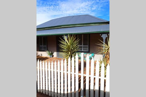 The Pool House - Dentist Find 1