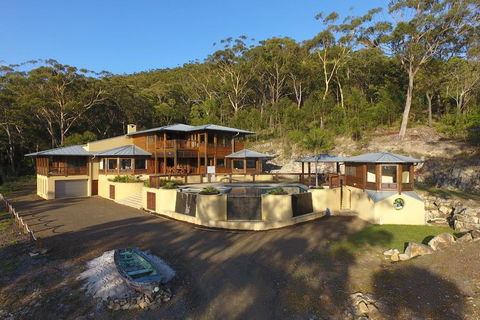 The Pool House - Dentist Find 2