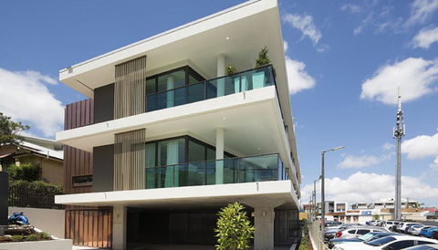 The Princess Bride - Executive 3BR Bulimba Apartment With Balcony In Central Location - Dentist Find 3