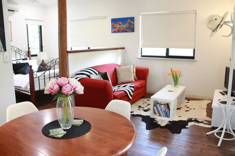 The Quarters Self Contained Bungalow - Dentists Australia 2