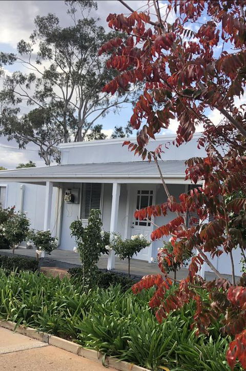 The Rested Guest 3 Bedroom Cottage West Wyalong - Dentist Find 3