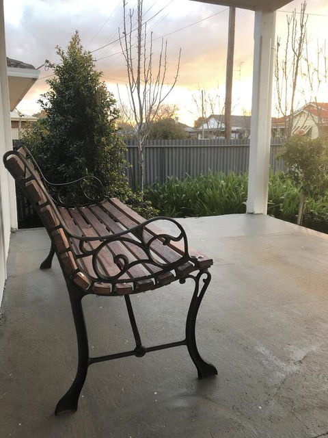 The Rested Guest 3 Bedroom Cottage West Wyalong - Dentist Find 2