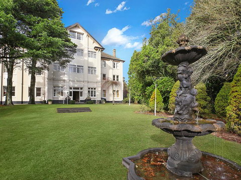 The Robertson Hotel - Dentist Find 1