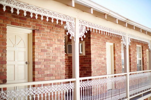 The Rose Hotel & Motel - Dentists Australia 0