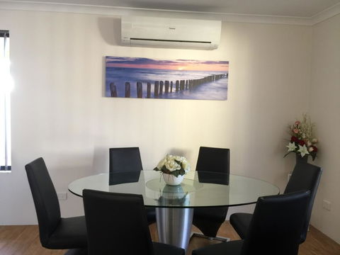 The Royal Dolphin Holiday Home - Dentist Find 3