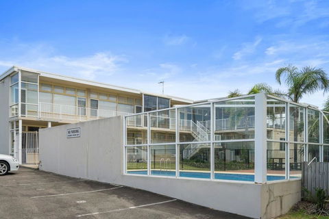 The Sands, Unit 9 - The Entrance - Dentist Find 1