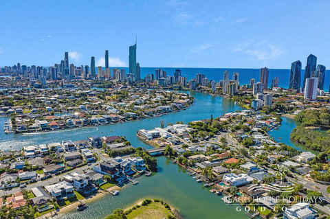 The Savoy Beach House - Dentists Australia 1