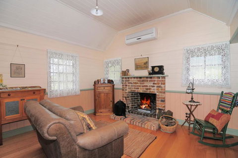 The Settlers Cottage - Kangaroo Valley - Dentist Find 1