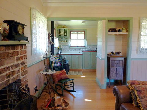 The Settlers Cottage - Kangaroo Valley - Dentist Find 2