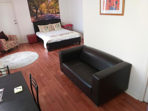 The Shelter Shed Garden Studio Apartment - Dentist Search 1