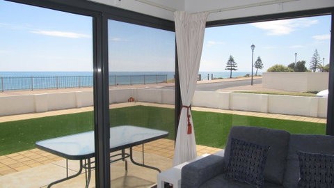 The Somerton Beach Retreat - Dentists Australia 0