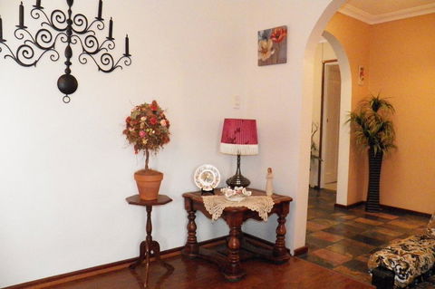 The Spanish Retreat And BnB - 24 Hrs - Dentist Find 2