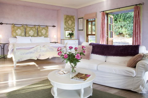 The Spotted Chook And Amelie's Petite Maison - Dentists Australia 0