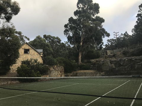 The Stone Cottage (with Tennis Court) - Dentist Find 3