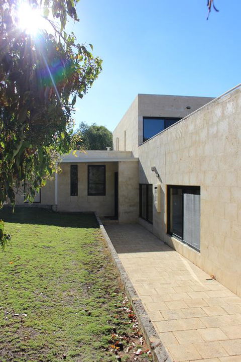 The Summer House - Dentist Find 0