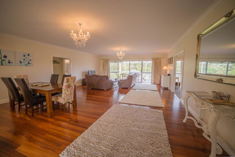 The Summer House Retreat - Dentist Find 1