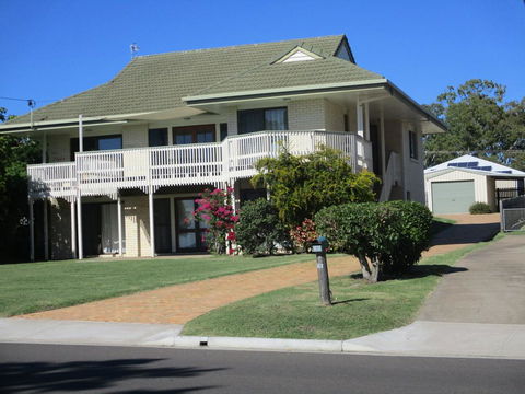 The Sun And The Sea In Hervey Bay - Dentists Australia 0