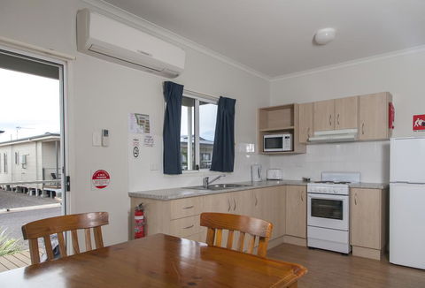 The Sundowner Cabin & Tourist Park - Dentists Australia 1