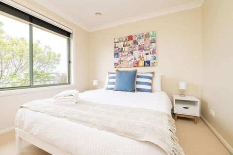 The Tinnock Entertainer Large & Comfy + Wifi - Dentist Find 2