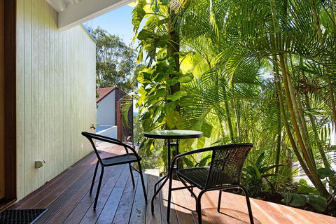 THE VIEW, TUGUN - 4 Bedrooms - Sea Views - Private Heated Pool - Dentists Australia 3