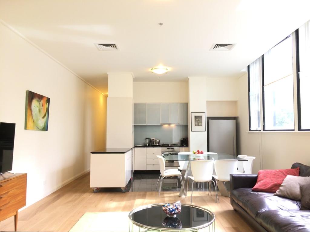 The Walkup Luxury Central 3BD ApartmentGymPool