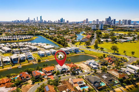 The White House GC Waterfront Home Cinema Jacuzzi Heated Pool - Dentist Search 1