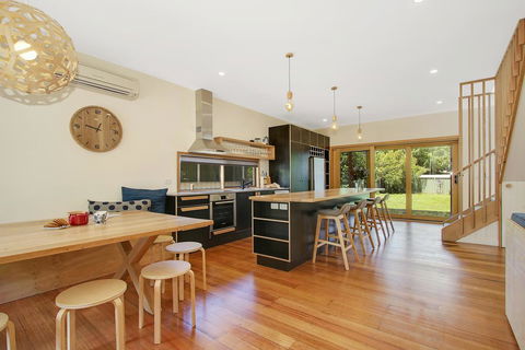 The Wooden House At 30 Delany - Dentists Australia 3