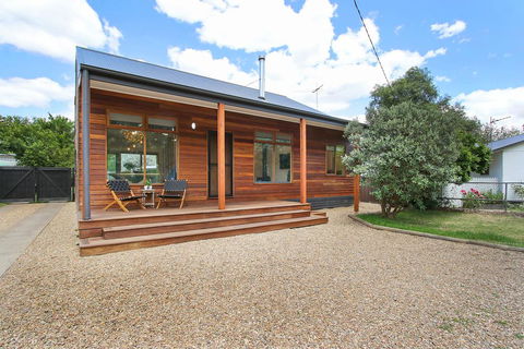 The Wooden House At 30 Delany - Dentists Australia 0