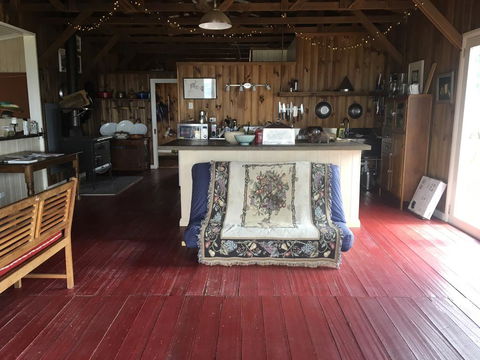 The Woolshed And Farmhouse Blue, Bruny Island - Dentist Find 1